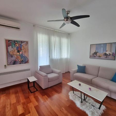 Baby Blue Apartments بار المظهر الخارجي الصورة
